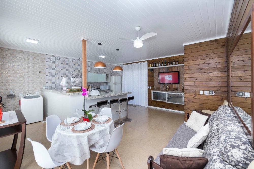 CASA COM PISCINA CABIÚNA -  PRAIA MARISCAL