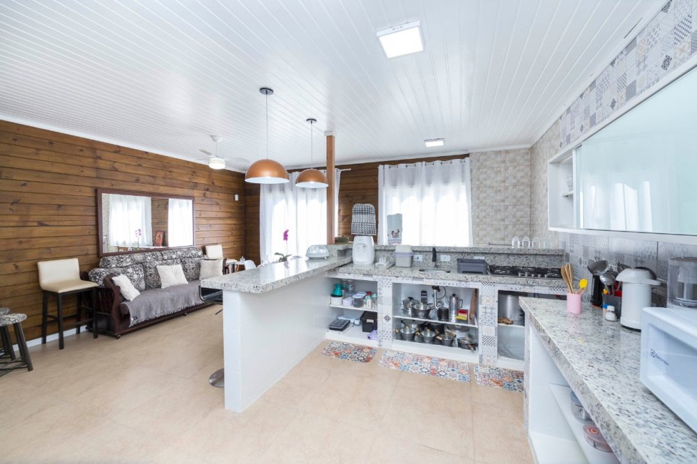 CASA COM PISCINA CABIÚNA -  PRAIA MARISCAL