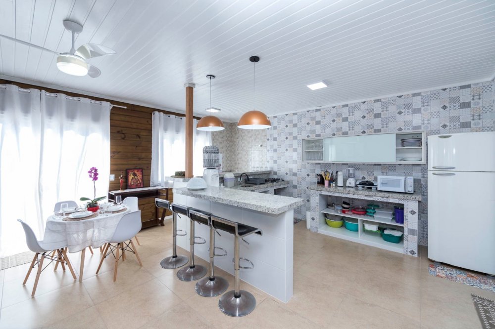 CASA COM PISCINA CABIÚNA -  PRAIA MARISCAL