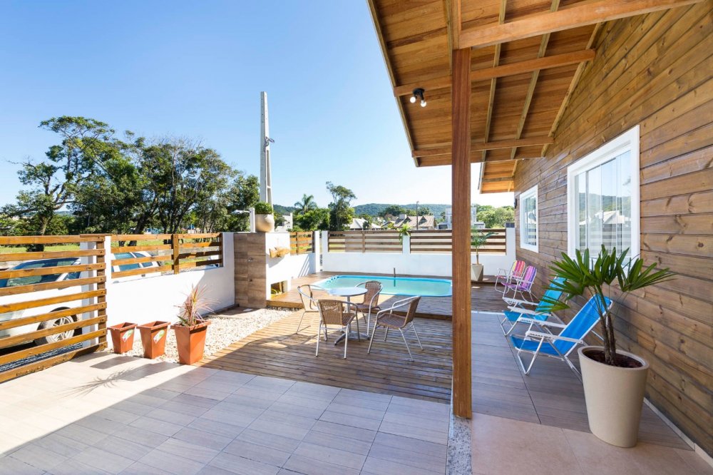 CASA COM PISCINA CABIÚNA -  PRAIA MARISCAL