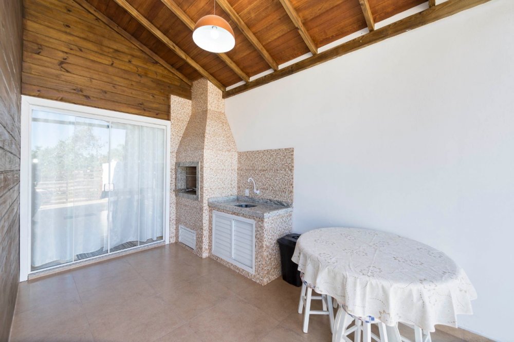 CASA COM PISCINA CABIÚNA -  PRAIA MARISCAL