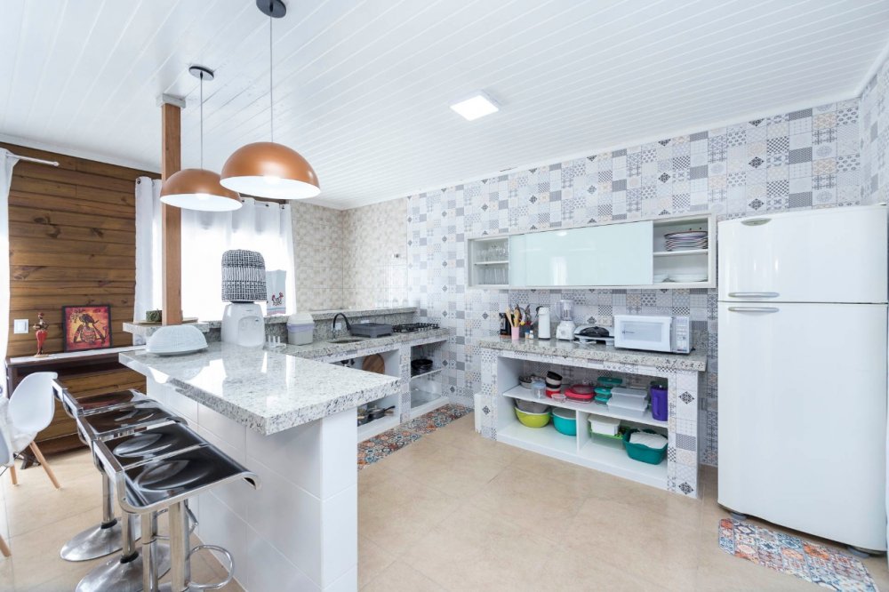 CASA COM PISCINA CABIÚNA -  PRAIA MARISCAL