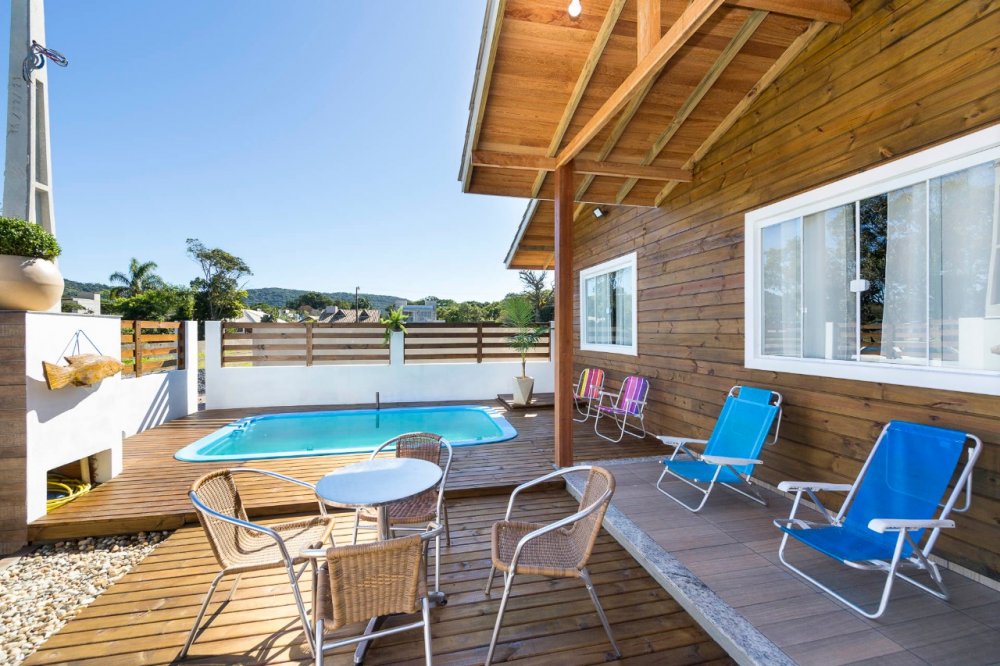 CASA COM PISCINA CABIÚNA -  PRAIA MARISCAL