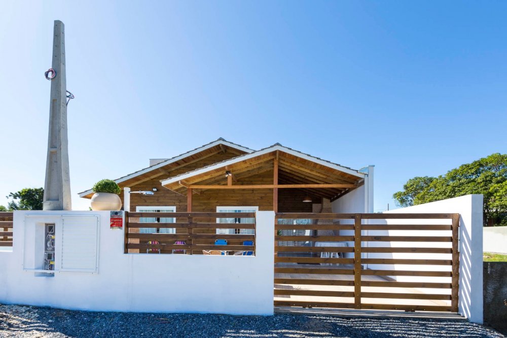 CASA COM PISCINA CABIÚNA -  PRAIA MARISCAL