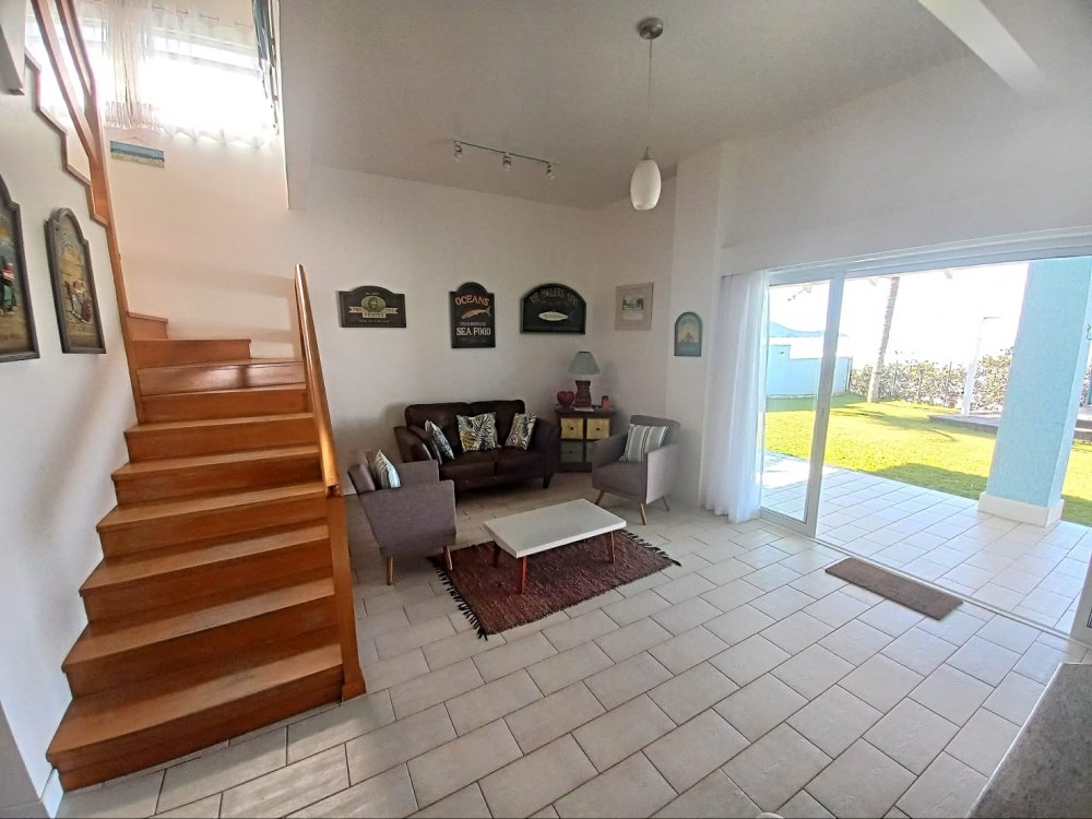 CASA COM JACUZZI BEIRA MAR - PRAIA DO CANTO GRANDE