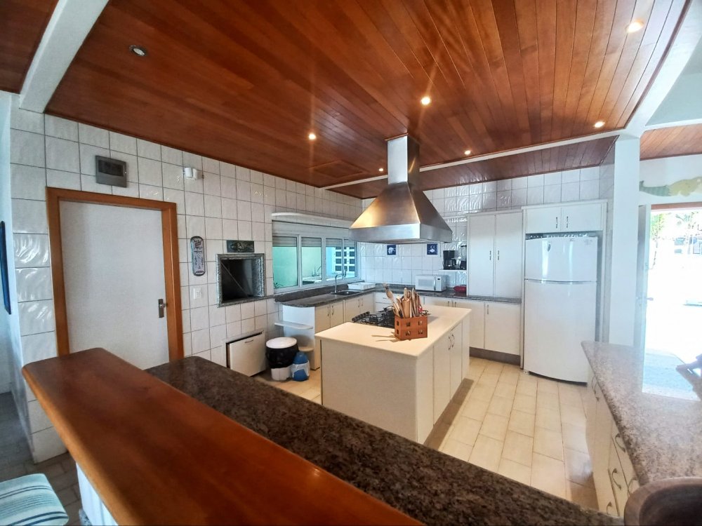 CASA COM JACUZZI BEIRA MAR - PRAIA DO CANTO GRANDE