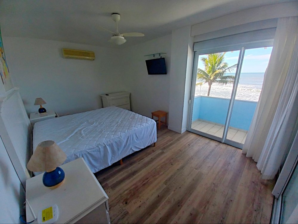 CASA COM JACUZZI BEIRA MAR - PRAIA DO CANTO GRANDE