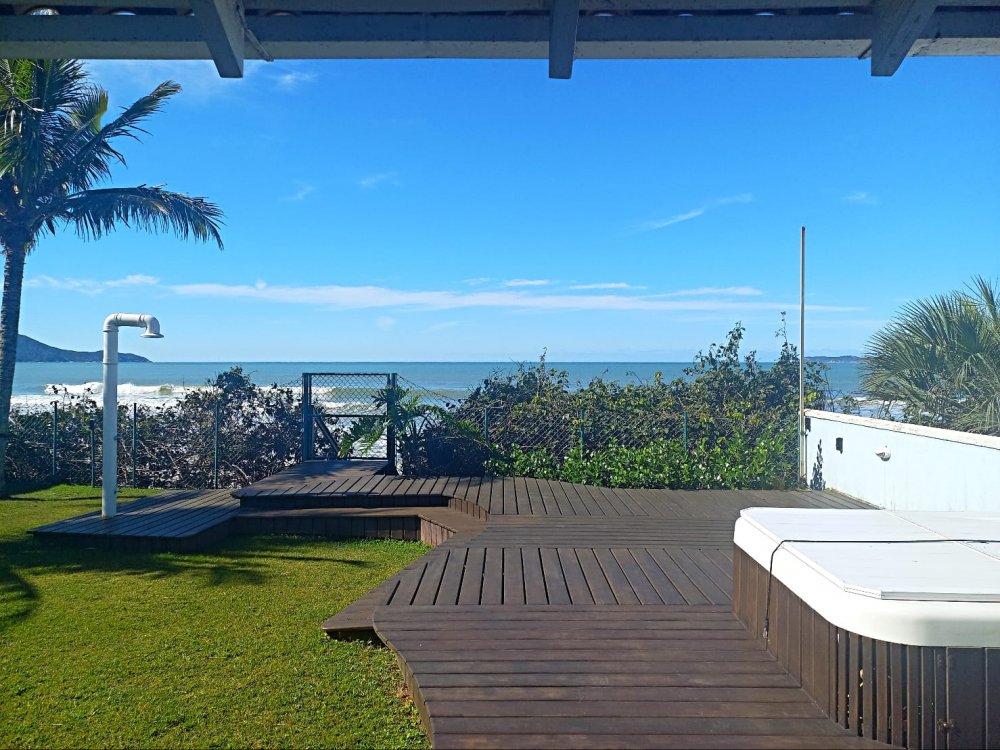 CASA COM JACUZZI BEIRA MAR - PRAIA DO CANTO GRANDE