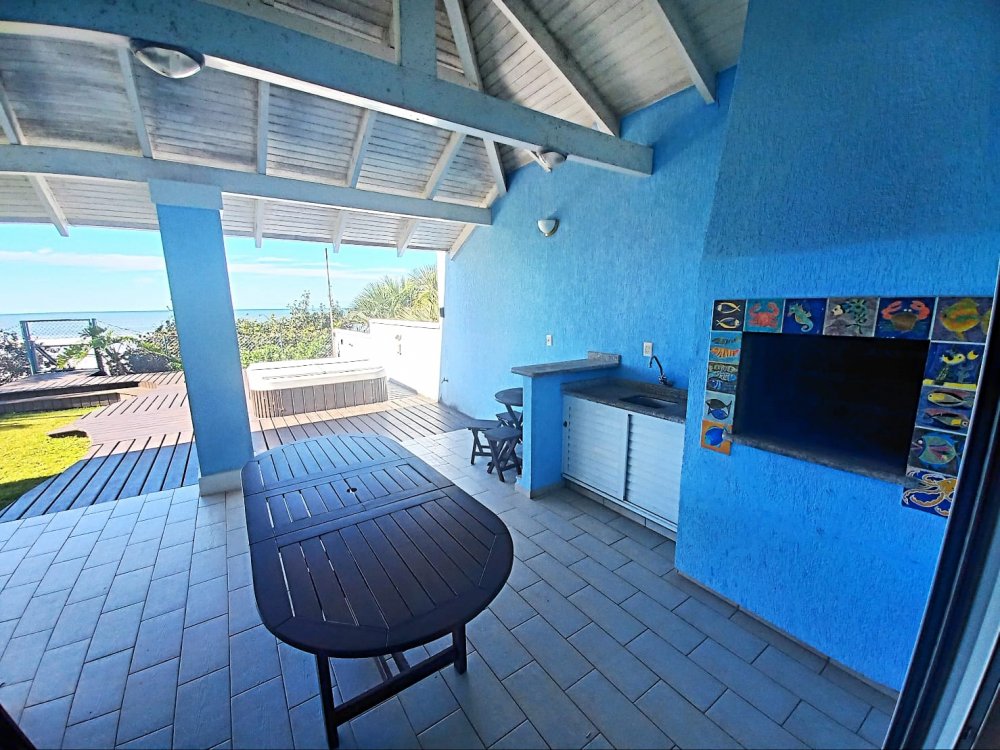 CASA COM JACUZZI BEIRA MAR - PRAIA DO CANTO GRANDE