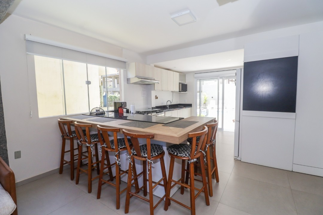 CASA COM PISCINA PRAIA DE MARISCAL