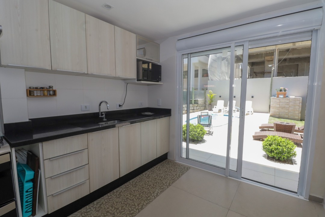 CASA COM PISCINA PRAIA DE MARISCAL