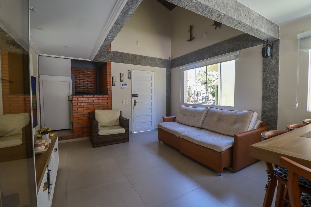 CASA COM PISCINA PRAIA DE MARISCAL