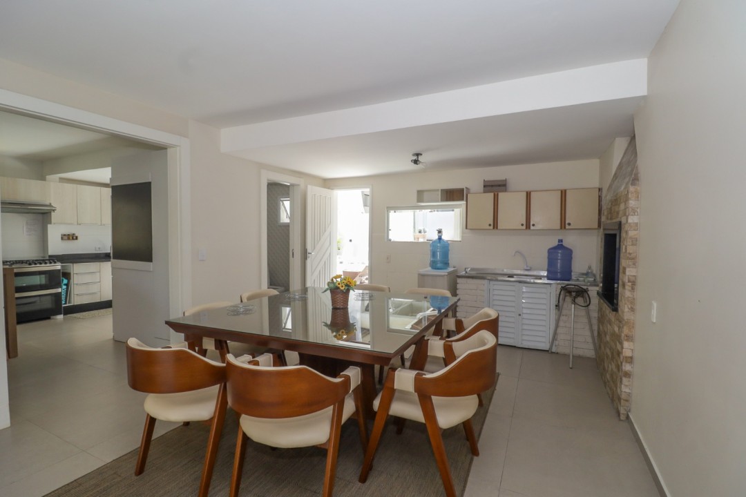 CASA COM PISCINA PRAIA DE MARISCAL