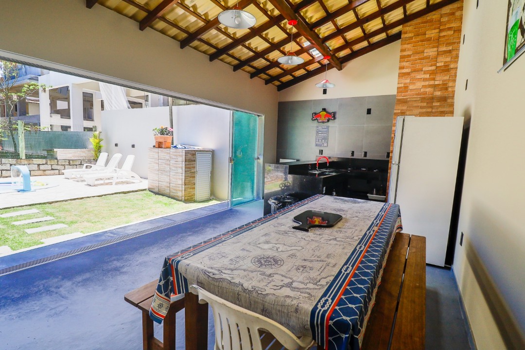 CASA COM PISCINA PRAIA DE MARISCAL