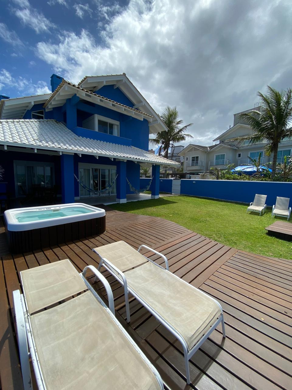 CASA COM JACUZZI BEIRA MAR - PRAIA DO CANTO GRANDE