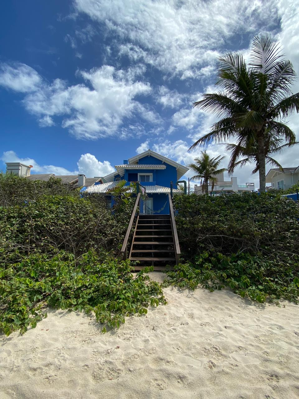 CASA COM JACUZZI BEIRA MAR - PRAIA DO CANTO GRANDE